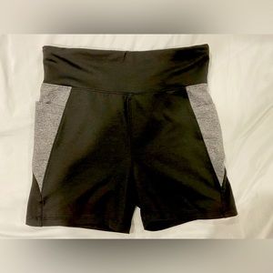 Spandex shorts with pockets